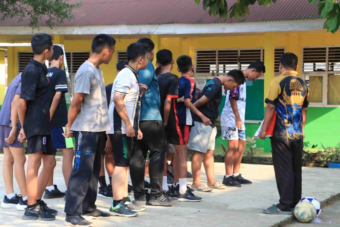 Sambut Semester Baru dengan Semangat Olahraga, Tim Sepak Bola Putra MTsN 5 Merangin Gelar Latihan Perdana