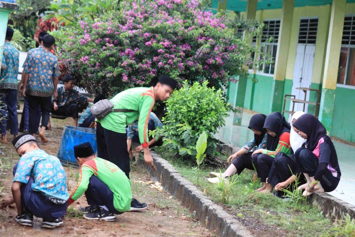 Puncak Kemeriahan Class Meeting MTsN 5 Merangin: Pembagian Hadiah dan Penutupan Resmi Puncak Kemeriahan Class Meeting MTsN 5 Merangin: Pembagian Hadiah dan Penutupan Resmi