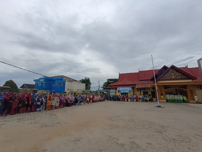 Guru dan Tendik MTsN 5 Merangin Hadiri Peringatan HGN 2025 di Kankemenag Merangin