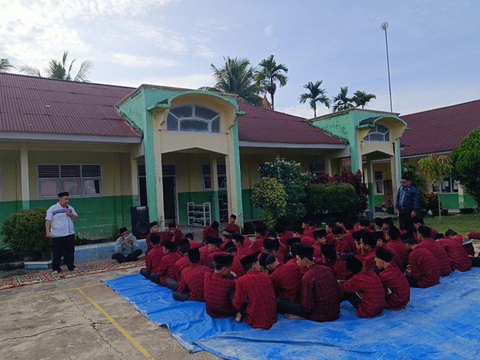 Tradisi Baik! MTsN 5 Merangin Istiqomah Gelar Yasinan Tiap Pekan Tradisi Baik! MTsN 5 Merangin Istiqomah Gelar Yasinan Tiap Pekan