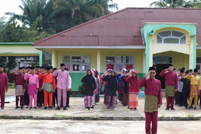 MTs Negeri 5 Merangin Gelar Upacara HUT Ke-69 Provinsi Jambi