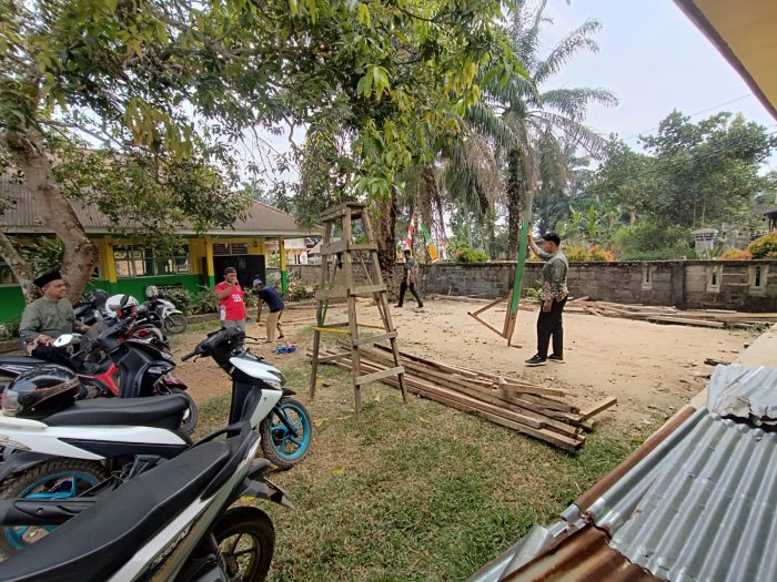 Kembangkan Fasilitas dan Sarana Olahraga, MTsN 5 Merangin Bergotong Royong Bedah Parkiran Guru serta Lapangan Voli Kembangkan Fasilitas dan Sarana Olahraga, MTsN 5 Merangin Bergotong Royong Bedah Parkiran Guru serta Lapangan Voli