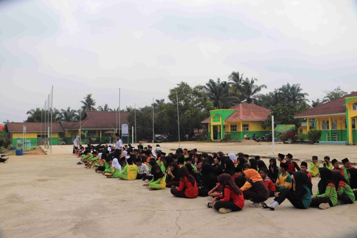 Semarak Kemerdekaan, MTsN 5 Merangin Gelar Perlombaan Meriahkan HUT RI Ke-81 Semarak Kemerdekaan, MTsN 5 Merangin Gelar Perlombaan Meriahkan HUT RI Ke-81