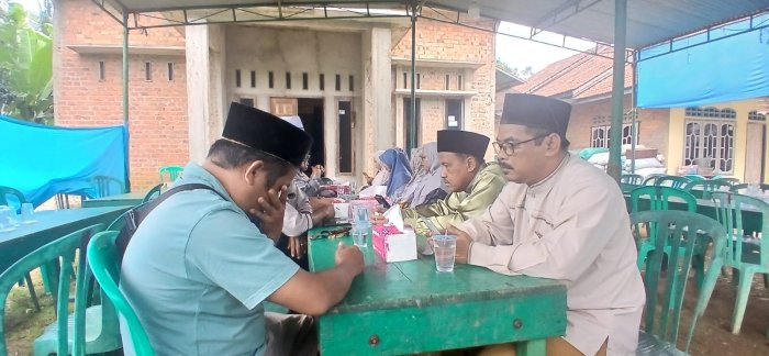 Pererat Silaturahmi dan Rasa Kepedulian, Keluarga Besar MTsN 5 Merangin Salurkan Tali Asih ke Rumah Duka