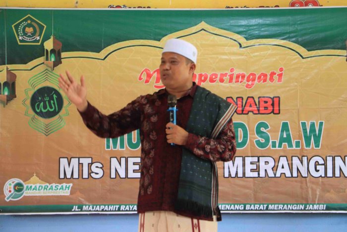 Lebih dari Sekadar Seremonial: MTsN 5 Merangin Ajak Siswa Hidupkan Sunnah Melalui Maulid Nabi Lebih dari Sekadar Seremonial: MTsN 5 Merangin Ajak Siswa Hidupkan Sunnah Melalui Maulid Nabi