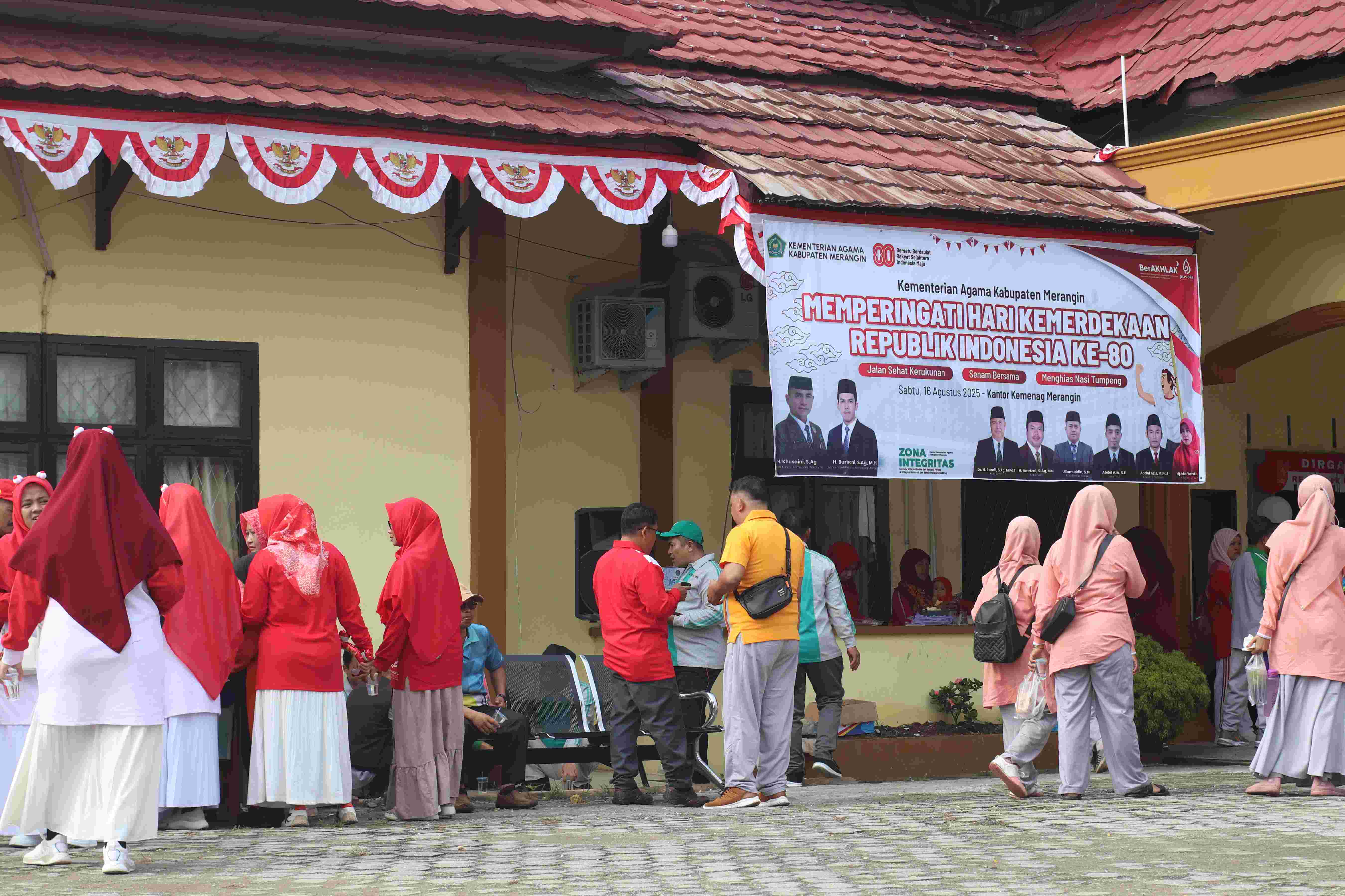 Kemeriahan HUT-RI 2025 di Kankemenag Merangin : MTsN 5 ikuti Senam Massal, Jalan Sehat dan Juarai Lomba Nasi Tumpeng