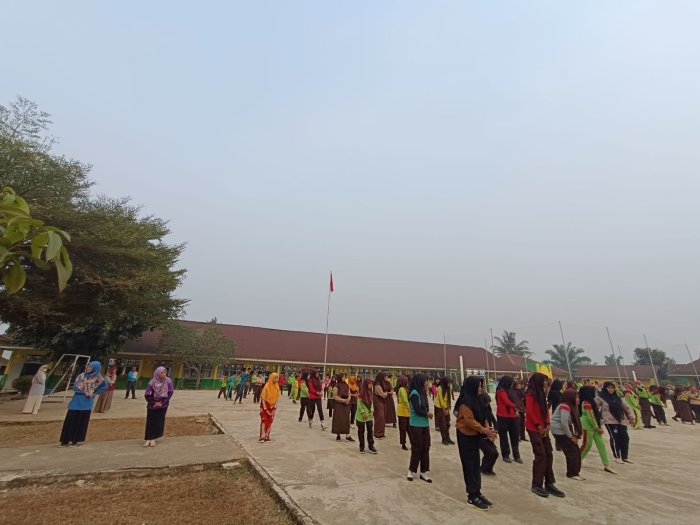 Tekankan Tanggung Jawab Diri, Plt. Kepala MTsN 5 Merangin Ingatkan Aturan Berpakaian dan Jilbab Rapi Tekankan Tanggung Jawab Diri, Plt. Kepala MTsN 5 Merangin Ingatkan Aturan Berpakaian dan Jilbab Rapi