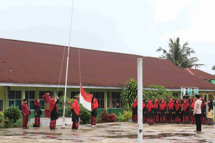 Balutan Tradisi dalam Semangat Modernitas: Upacara Hardiknas 2026 di MTsN 5 Merangin Berlangsung Khidmat nan Estetik