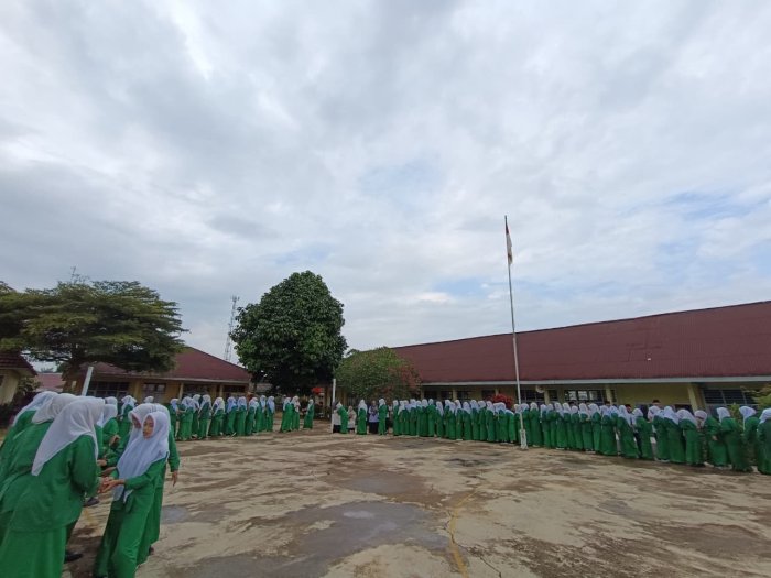 Selepas Upacara Bendera, MTsN 5 Merangin Laksanakan Khataman, Gotong Royong dan Halal Bihalal