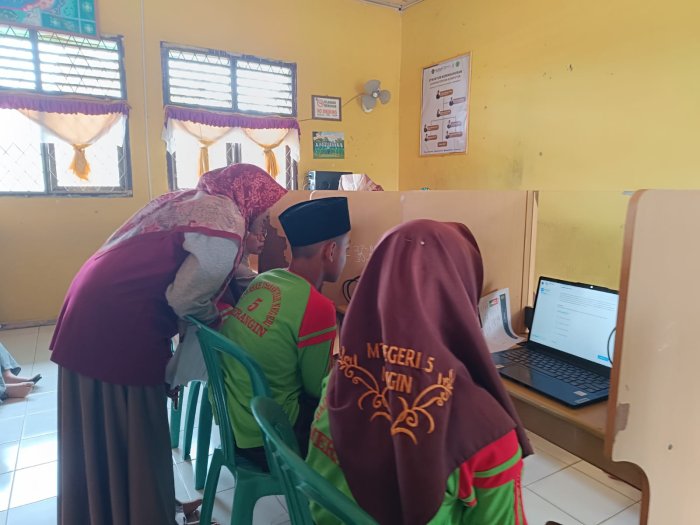 Siap Sukseskan OMI, Tim MTsN 5 Merangin Ikuti Simulasi Tes CBT