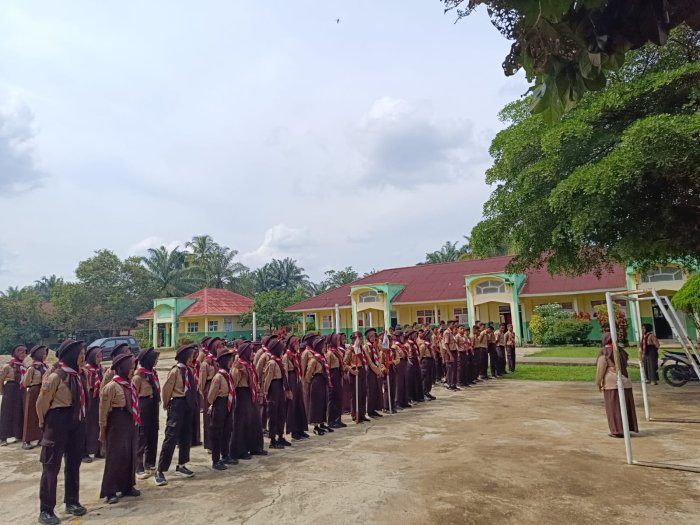 Gelar Latihan Rutin Kepramukaan, Siswa-Siswi MTsN 5 Merangin Tunjukkan Kekompakan