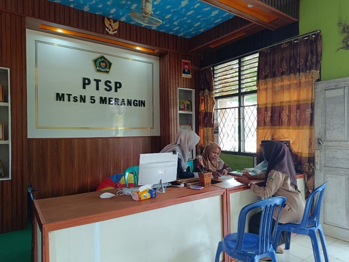 Alumni MTsN 5 Merangin Manfaatkan PTSP Madrasah dalam Pengurusan Administrasi Ijazah