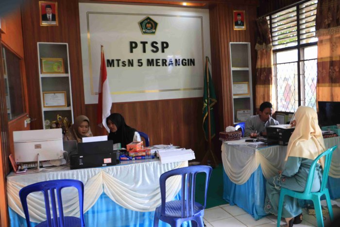 Operator Madrasah dan Wali Kelas IX MTsN 5 Merangin Siap Cetak Ijazah Lulusan Angkatan Ke-29