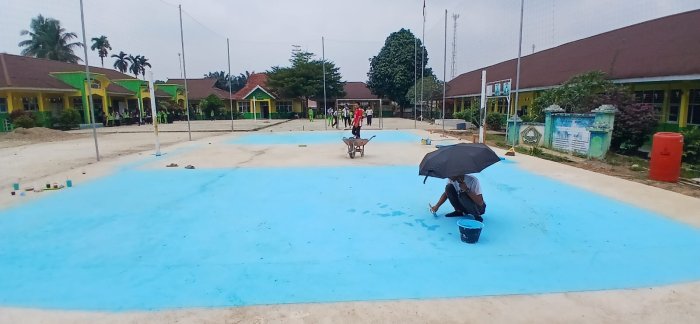 Penuh Warna, Peremajaan Lapangan Voli MTsN 5 Merangin Terus Dikebut Penuh Warna, Peremajaan Lapangan Voli MTsN 5 Merangin Terus Dikebut