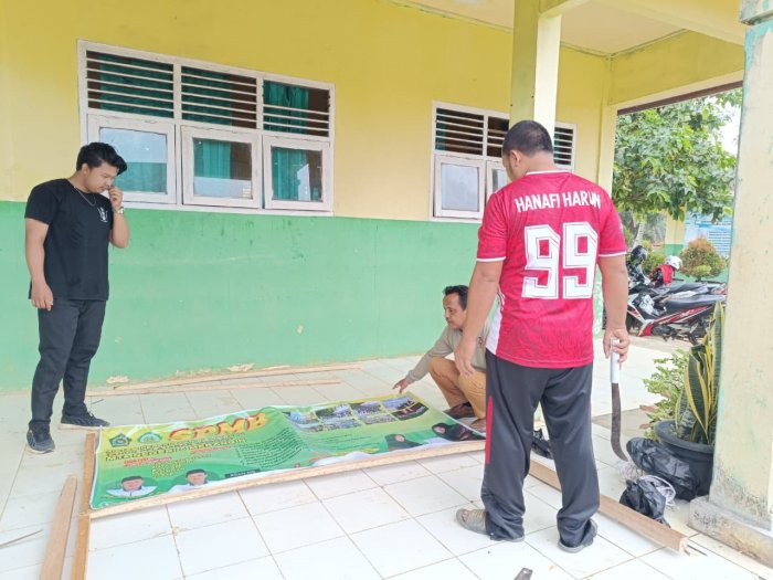 Bergerak Cepat Perluas Informasi PPDB, Panitia Penerimaan Murid Baru MTsN 5 Merangin Laksanakan Banner-Plangisasi