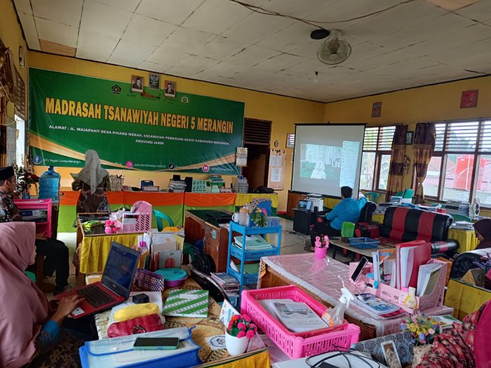 MTsN 5 Merangin Ikuti Maulid Nabi 1448 H dan Peluncuran Gema Selawat Kebangsaan Secara Daring MTsN 5 Merangin Ikuti Maulid Nabi 1448 H dan Peluncuran Gema Selawat Kebangsaan Secara Daring