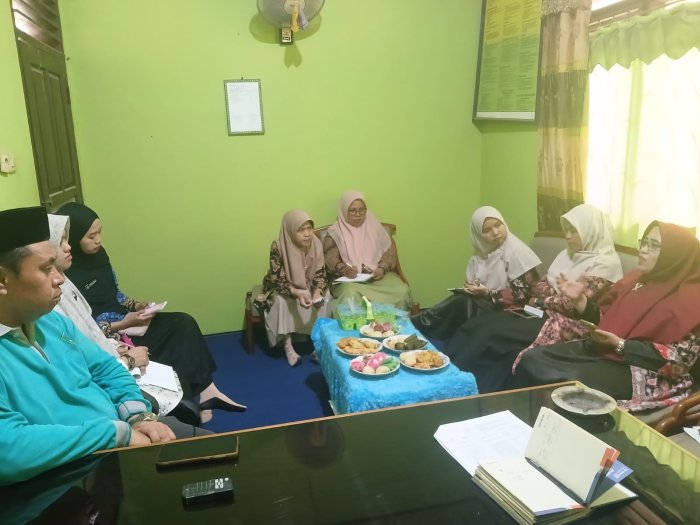 Matangkan Kurikulum Berbasis Cinta, TIM Penyusun KBC MTsN 5 Merangin Gelar Rapat Terbatas.