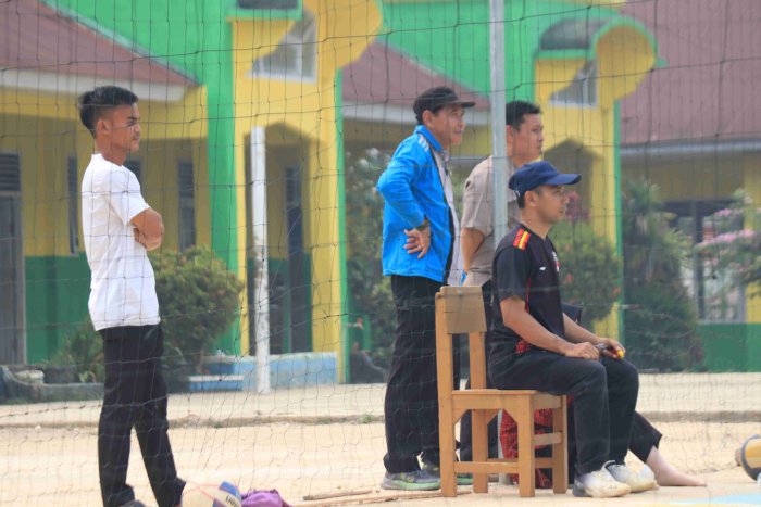 Lakukan Sesi Latihan Bertahap, Squad Tim Voli Putri MTs Merangin Kembali Berlatih di MTsN 5 Merangin Lakukan Sesi Latihan Bertahap, Squad Tim Voli Putri MTs Merangin Kembali Berlatih di MTsN 5 Merangin