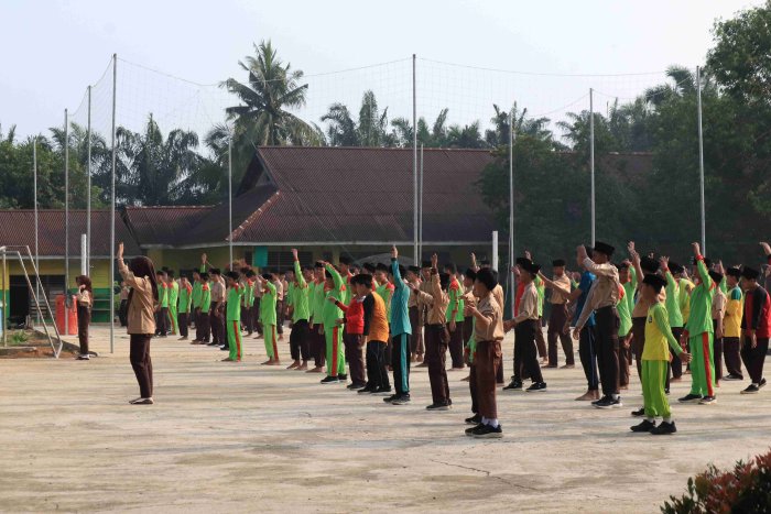 Tingkatkan Kebugaran Jasmani, Senam Rutin Sabtu Pagi MTsN 5 Merangin Menuju Anak Indonesia Sehat