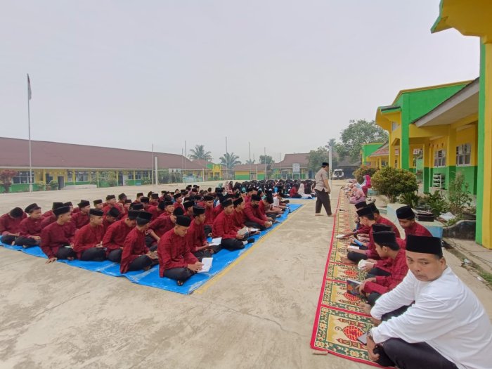 Yaasinan Rutin MTsN 5 Merangin: Momen Refleksi Diri dan Pesan Mendalam Singgung Pentingnya Menjaga Adab Yaasinan Rutin MTsN 5 Merangin: Momen Refleksi Diri dan Pesan Mendalam Singgung Pentingnya Menjaga Adab