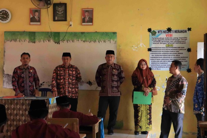 Kunjungi MTsN 5 Merangin, Kasi Penmad Kankemenag Merangin Beri Motivasi Peserta ASAS