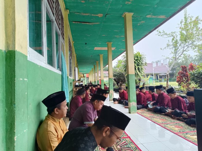 MTsN 5 Merangin Gelar Rutinan Yasinan Khusus, Kirimkan Doa untuk Almarhum Bapak Supardi