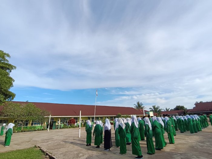Pentingnya Menerapkan Asas 5S (Senyum, Salam, Sapa, Sopan Santun), Pembina Upacara Refleksikan Nilai-Nilai Moral Pelajar