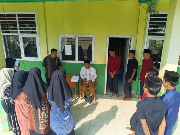 MTsN 5 Merangin Berikan Santunan Penerima BAZNAS kepada Siswa-Siswi