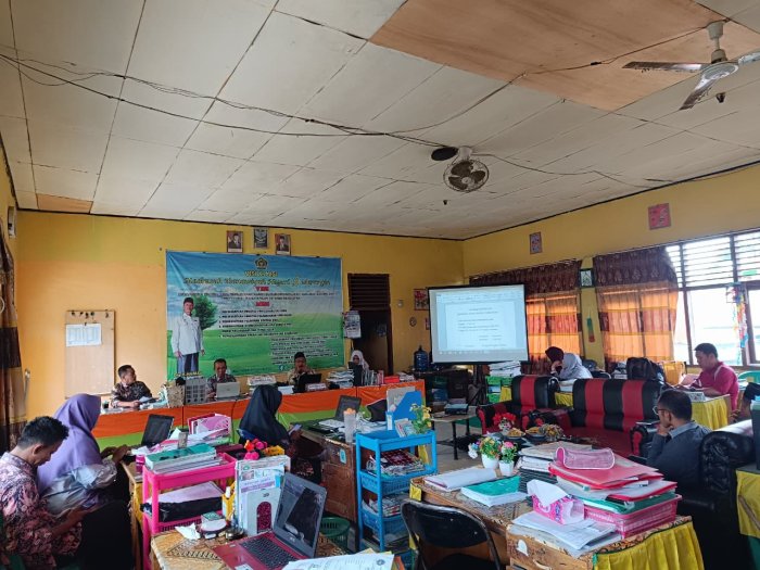 Tim Pengembang Perumusan KBC MTsN 5 Merangin Memfinalisasikan Kurikulum Berbasis Cinta