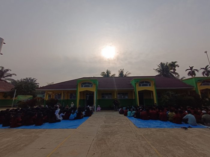 Yaasinan Rutin MTsN 5 Merangin, Plt. Kepala: Semoga Kabut Asap Segera Berlalu Yaasinan Rutin MTsN 5 Merangin, Plt. Kepala: Semoga Kabut Asap Segera Berlalu